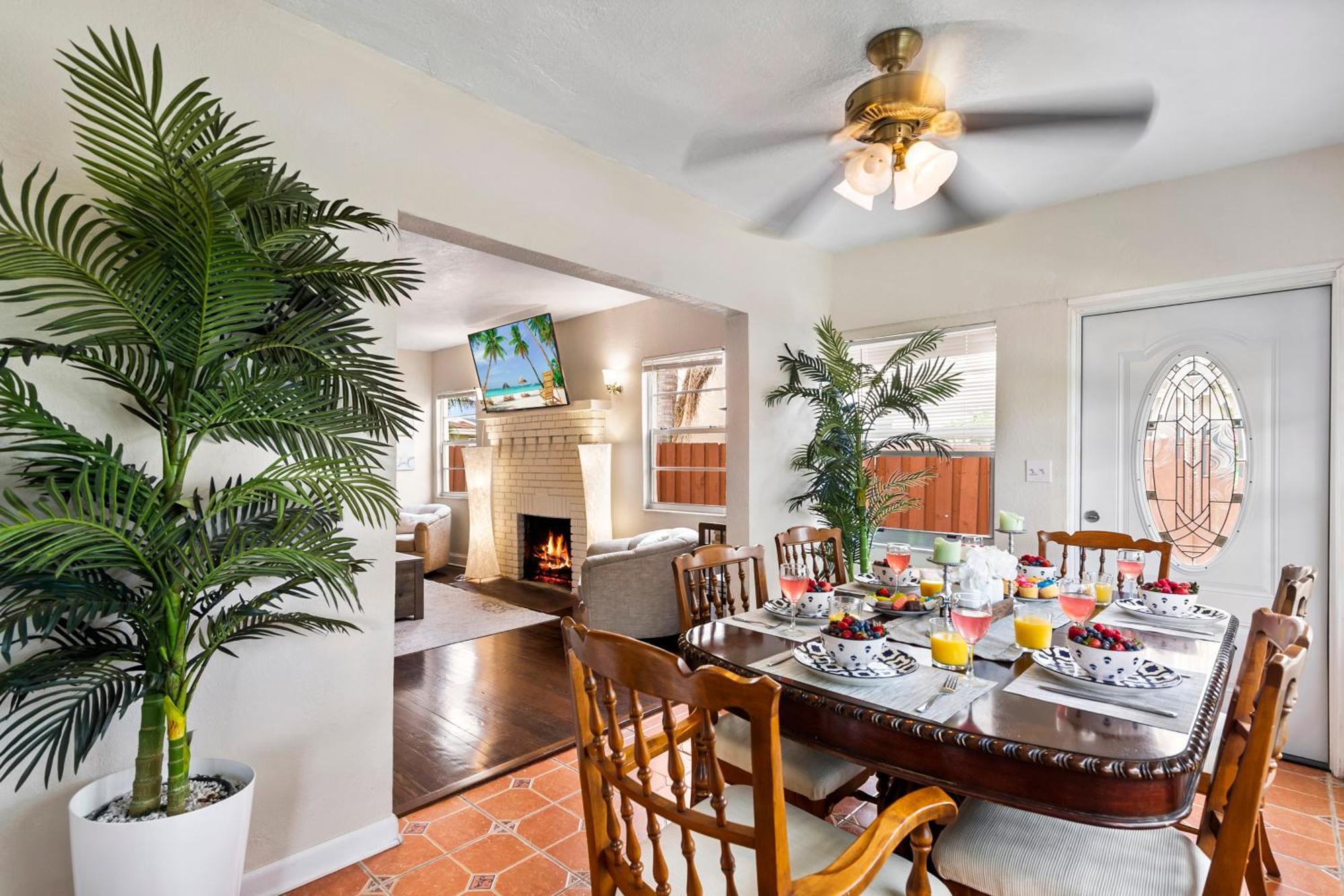 Chic Downtown Vacation Home And Guest Home West Palm Beach Exteriör bild